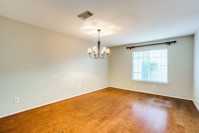 Building Photo - 11658 Lakeside Park Dr