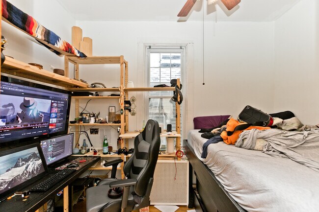 Building Photo - 1541 W Barry Ave