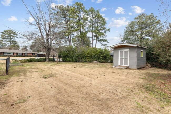 Building Photo - Charming Haven for Rent: Your Ideal Home A...