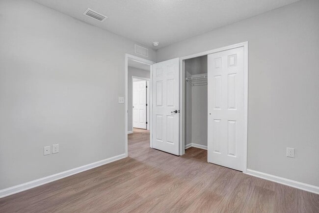 Building Photo - 5460 Amazon Ave