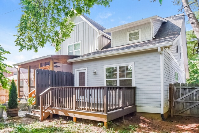 Building Photo - 2022B Greenwood Cir