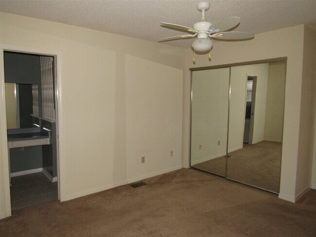 Building Photo - 3501 Parkwood Ave