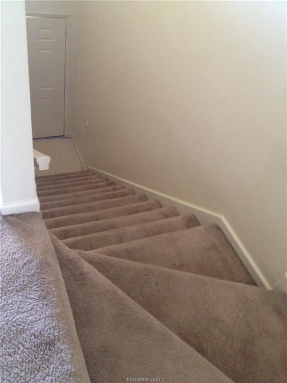 Building Photo - 906 Spring Loop