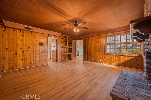 Building Photo - 1033 Encino Ave