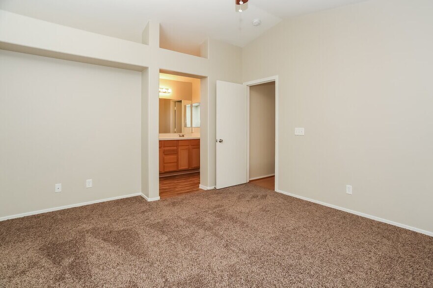 Building Photo - 6238 Morning Wing Dr