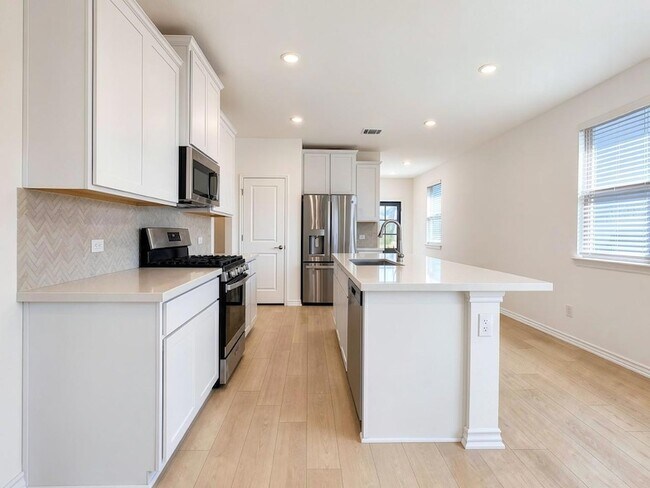 Building Photo - 366 Papaya Dr