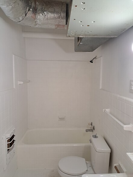 Building Photo - 711 Royal St
