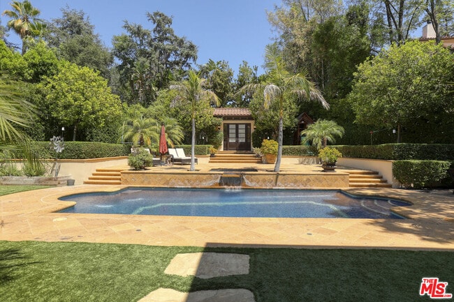 Building Photo - 4718 White Oak Ave