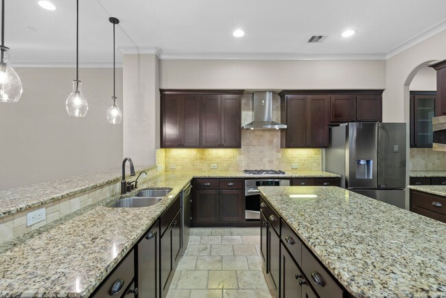 Building Photo - Stunning Single-Family Home in the Heart o...