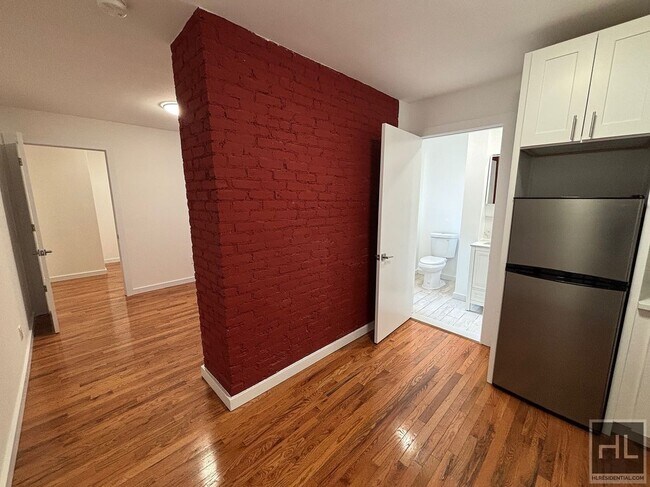 Primary Photo - YORK AVENUE