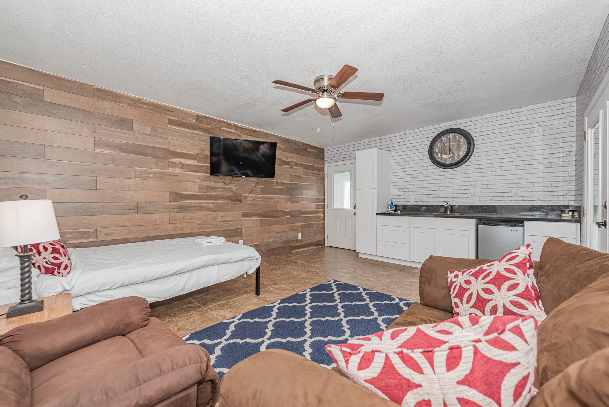 Pool house/casita - 3801 N Hayden Rd