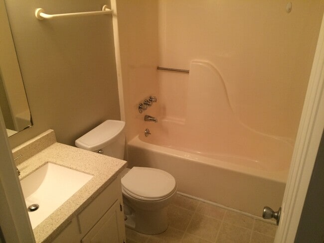 Building Photo - 1413 Autumn Knoll Rd