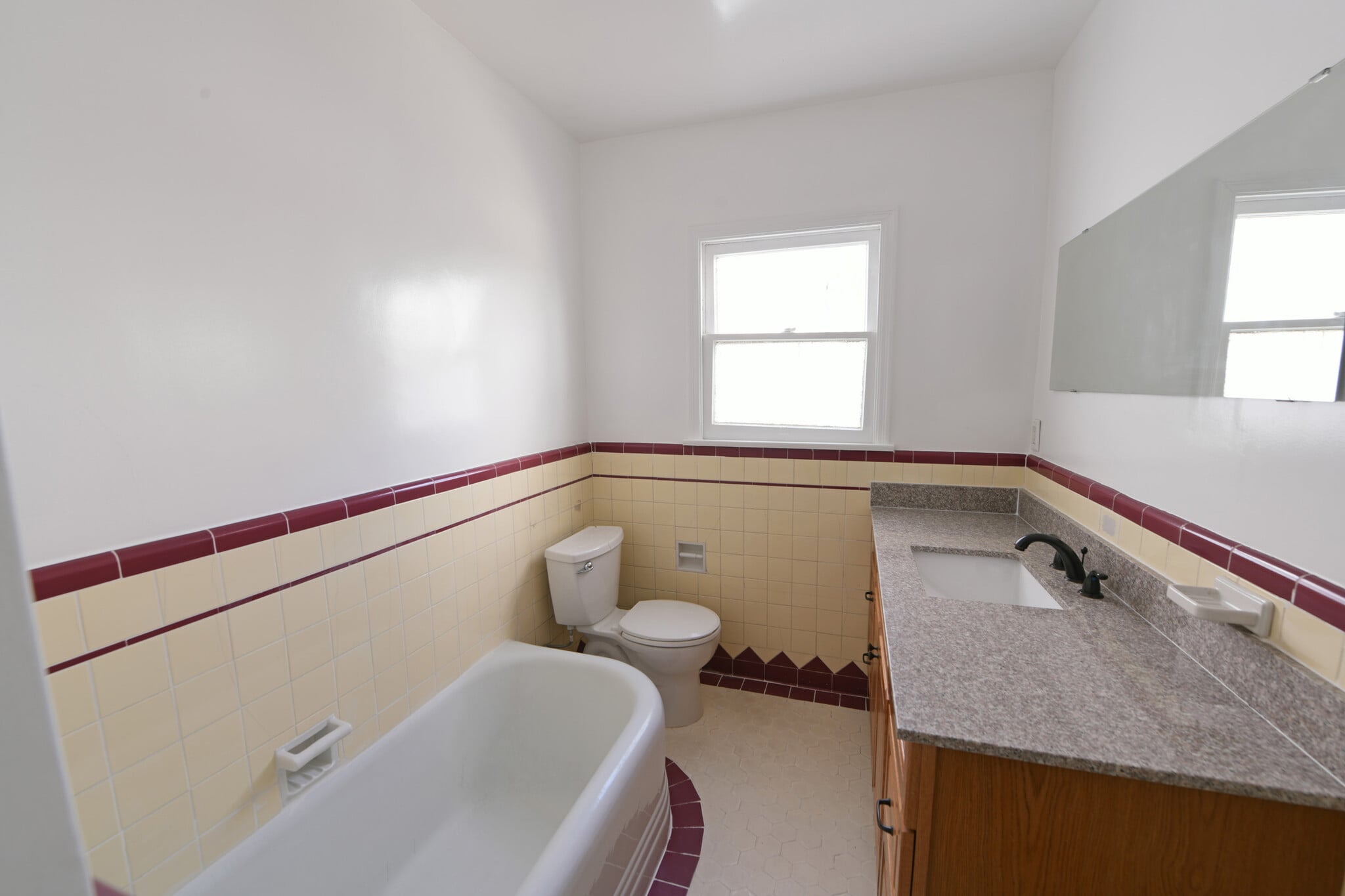 Building Photo - 913 Le Doux Rd