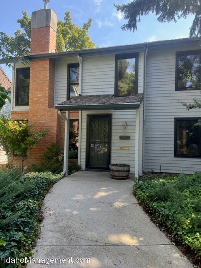Primary Photo - 3 br, 2 bath House - 987 E Strawberry Lane