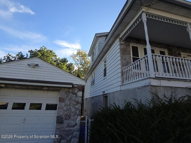 Building Photo - 1028 Alder St