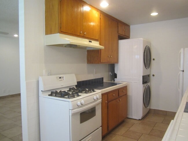 Building Photo - Immaculate 2 Bedroom Loma Linda Duplex