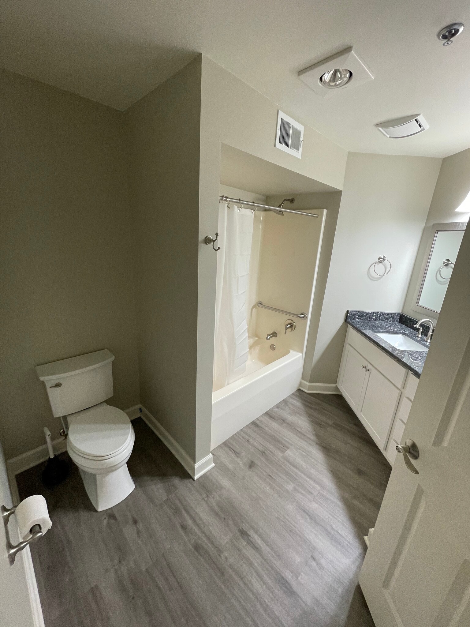 Master Bathroom - W164N8925 Water St