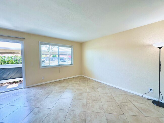 Building Photo - FOR RENT - Mira Mesa San Diego 2Br/1Ba 698...