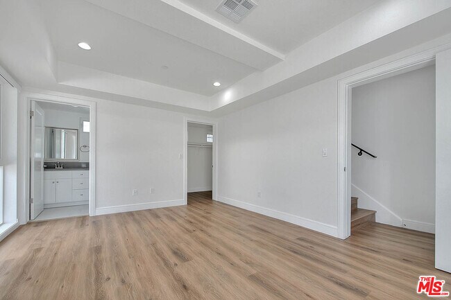 Building Photo - 1013 Wilton Pl