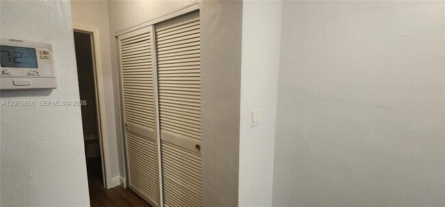 Building Photo - 1555 N 12th Ct