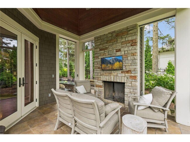 Building Photo - 15700 Portico Dr
