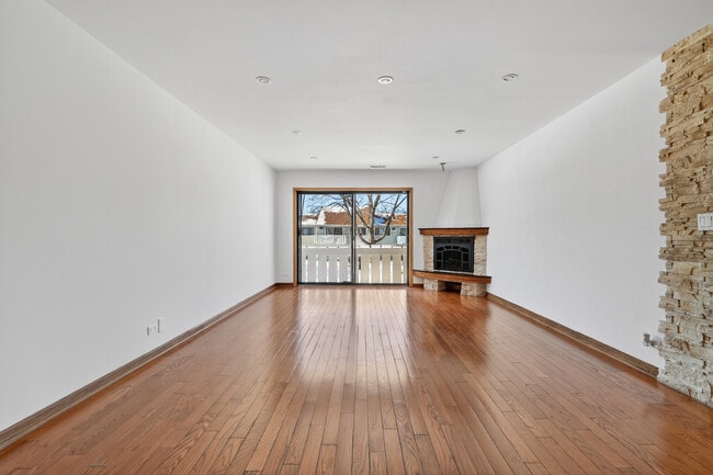 Building Photo - 3000 Bayside Dr