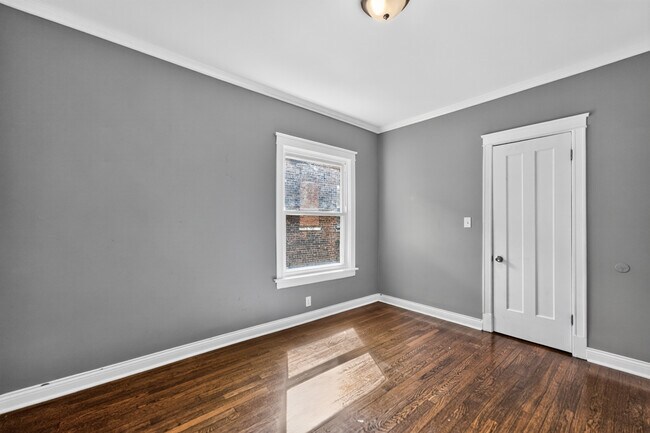 Building Photo - 7440 S Paxton Ave