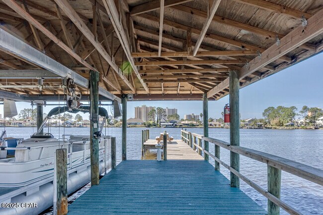 Building Photo - 7813 N Lagoon Dr