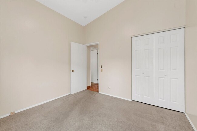Building Photo - 10421 Briarbend Dr