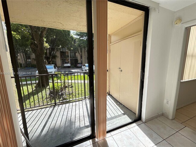 Building Photo - 14301 N Kendall Dr