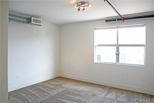 Building Photo - 940 E Civic Center Dr