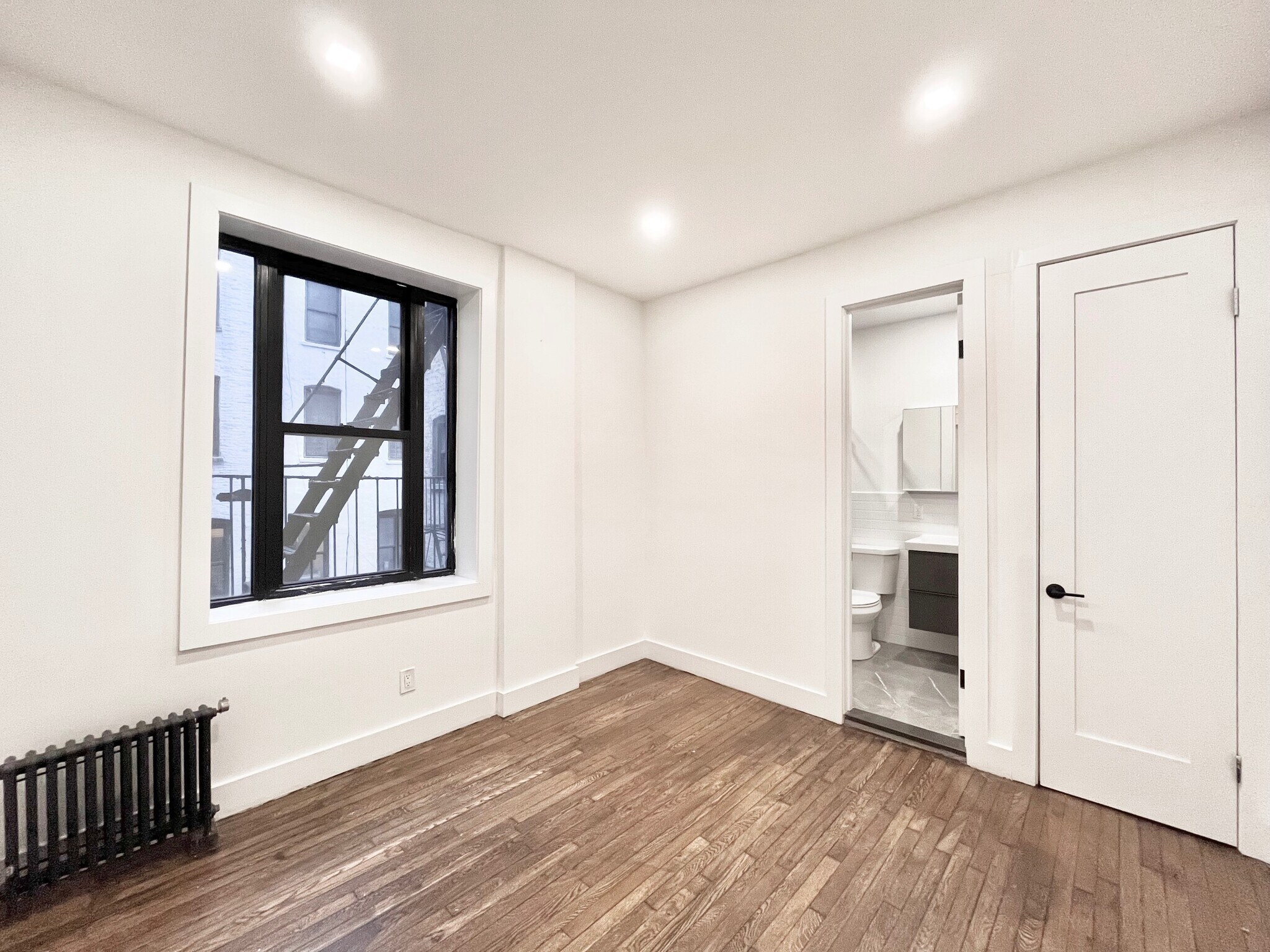 Building Photo - 45 Tiemann Pl