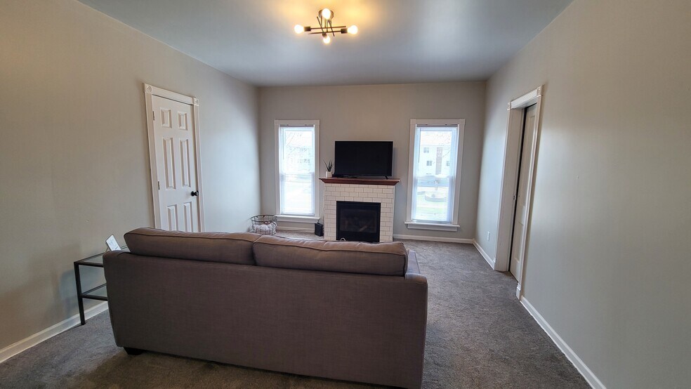 Primary Photo - 125 Litchfield Ave SE