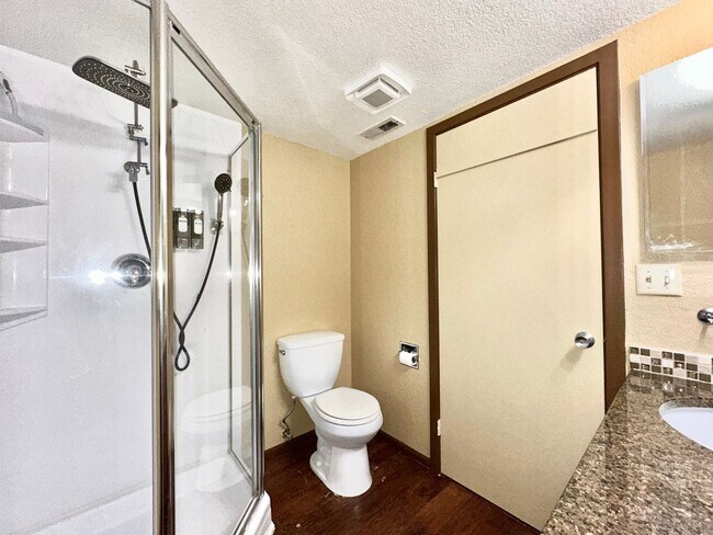 Building Photo - 2bd/2ba Kirkland Condo