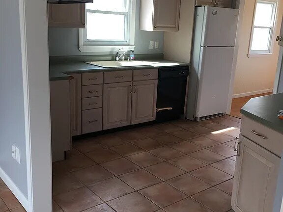 Building Photo - Amazing 3 bedroom, 1 bathroom house in Southampton.