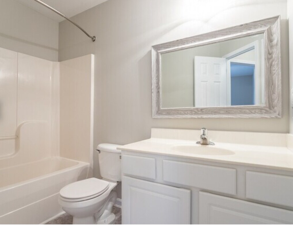 Building Photo - 511 Elm Ave