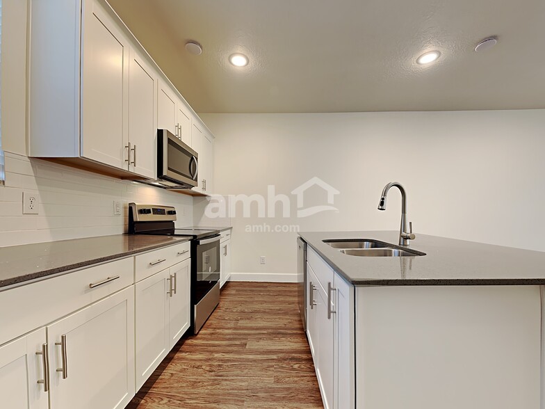 Building Photo - 11091 S Blue Bayou Dr