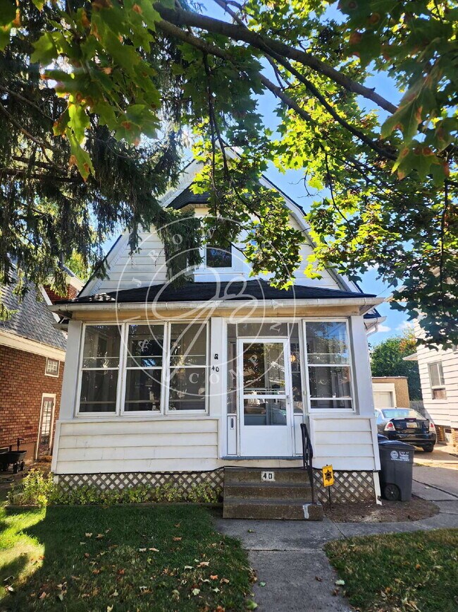 Building Photo - Section 8 and all programs welcome! 4 bed ...