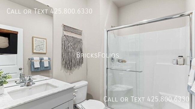 Building Photo - 4004 Hyde Lp NE