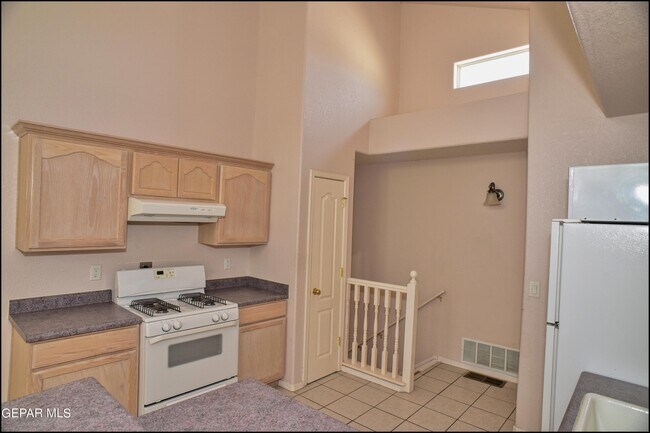 Building Photo - 1560 Via Appia St