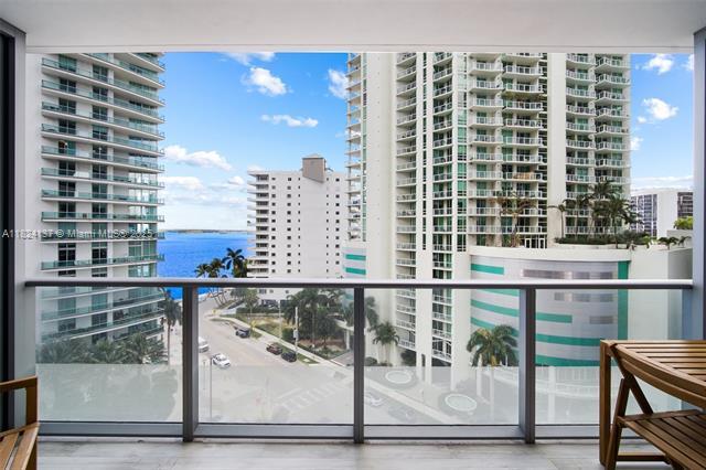 Building Photo - 1300 Brickell Bay Dr