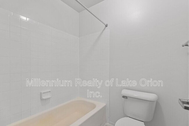 Building Photo - 5611 Drake Hollow Dr