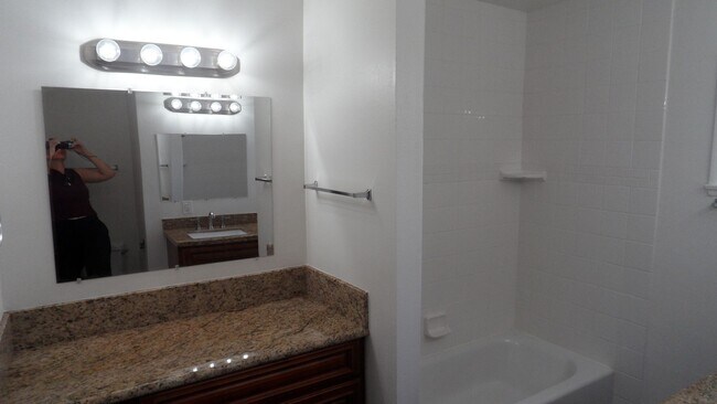 Building Photo - 344 N Shattuck Pl