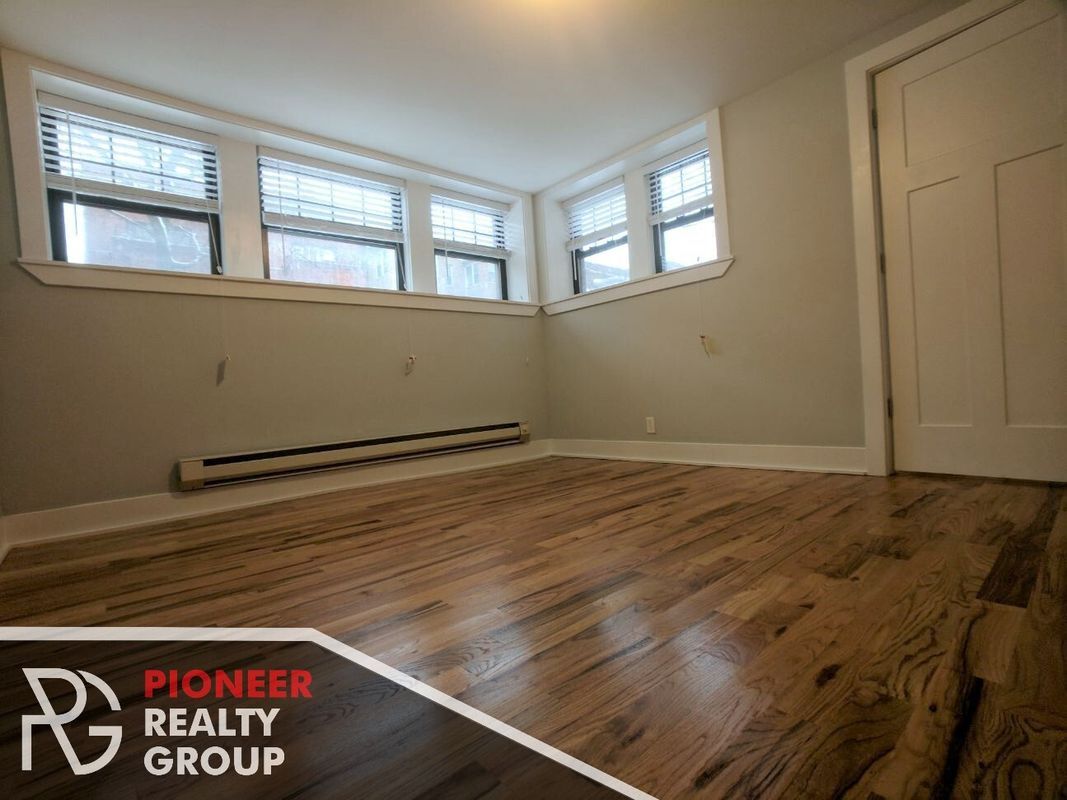 Building Photo - 4407 N Wolcott Ave