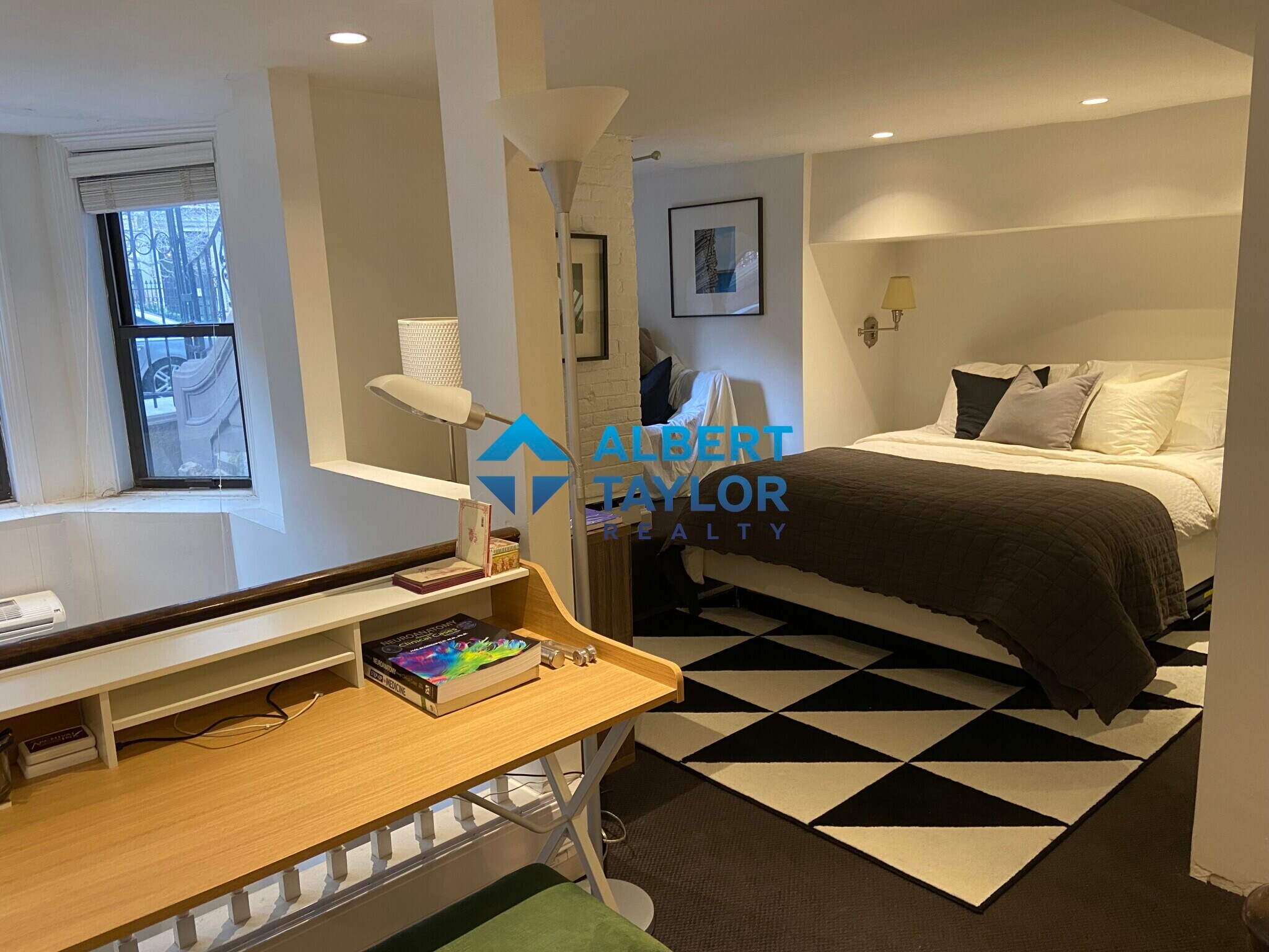 Building Photo - 117 Beacon St