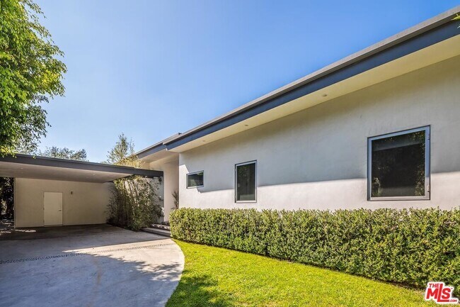 Building Photo - 1355 Devlin Dr