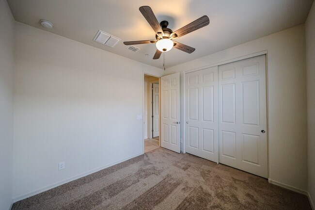 Building Photo - 4 Bedroom + Den in Foothills at Northpointe