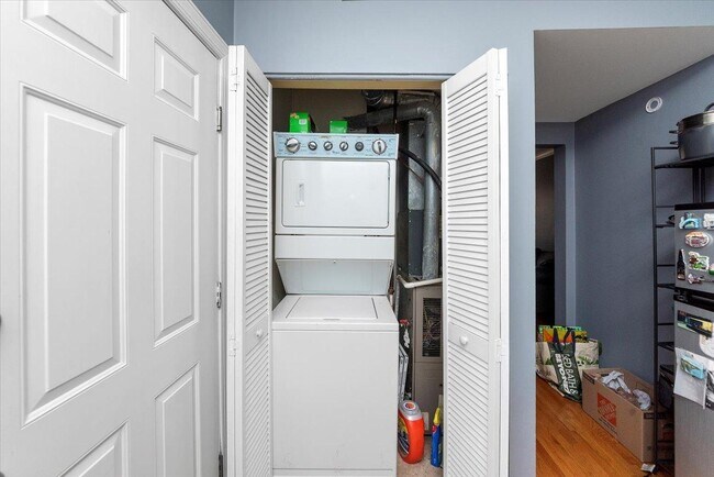 Building Photo - 2 bedroom in Chicago IL 60647