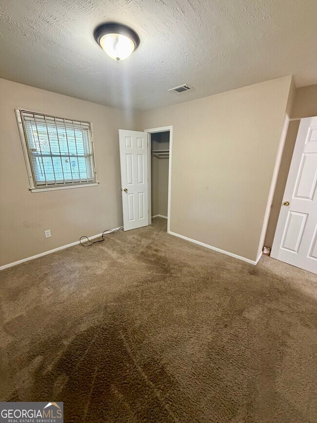 Building Photo - 814 Crestwood Terrace