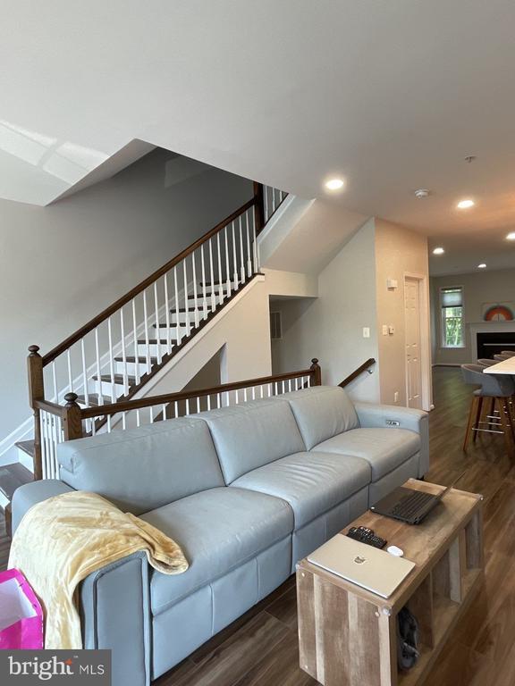 Building Photo - 8474 Pamela Way